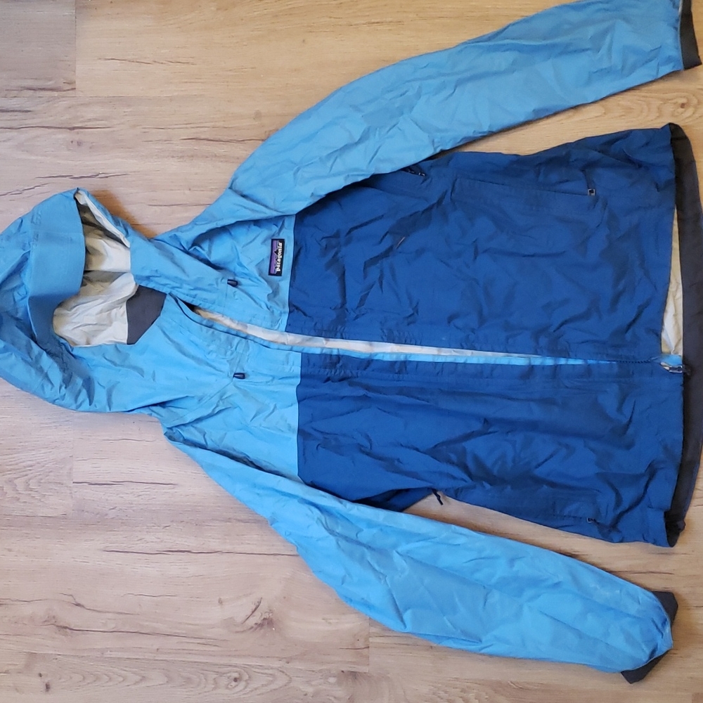 Patagonia Torrentshell rain jacket/ windbreaker